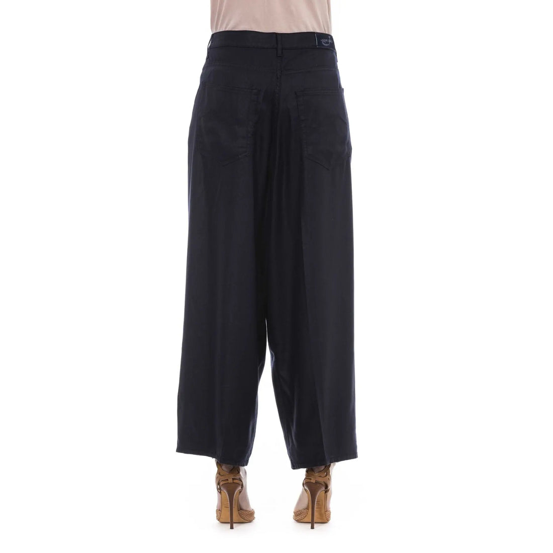 Why-the-Jacob-Cohen-DORISF_01175W1_001_Lav.1-Pants-are-a-Must-Have-for-Ladies Jag Couture London - New York