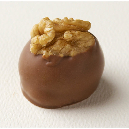 Manon Lait - light hazelnut caramel mousse on a croquant base hand decorated with a walnut 19g